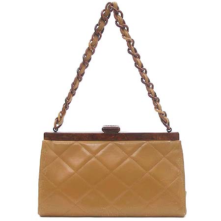 Chanel() 