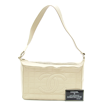 Chanel() 