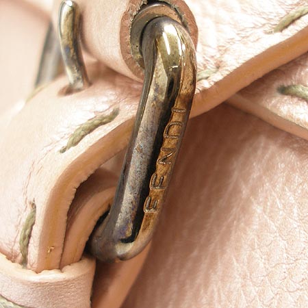 Fendi(���) �������� ��Ʈ�� �̹���4 - ���̺��� �߰���ǰ