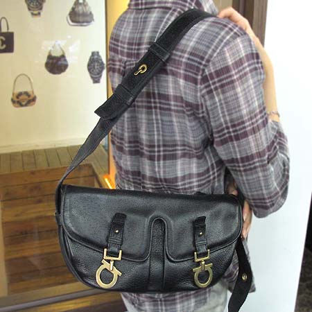 Ferragamo(��󰡸�) 21-6374 ũ�ν��� �̹���5 - ���̺��� �߰���ǰ