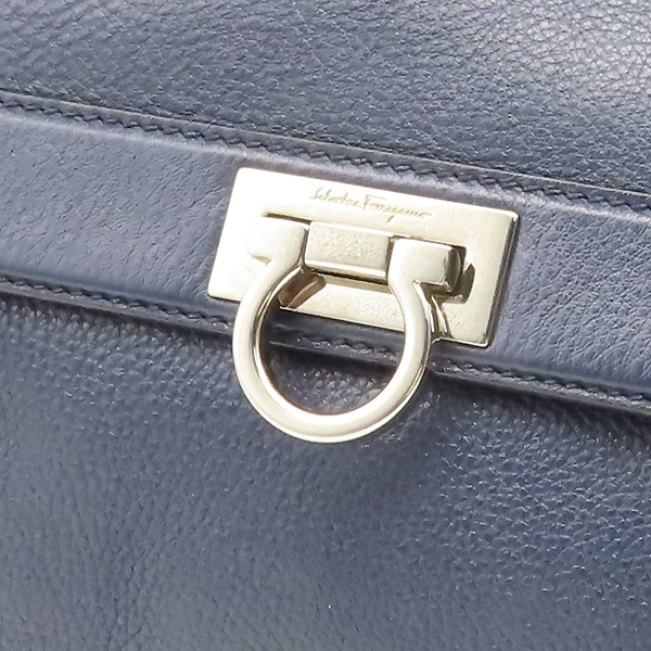 Ferragamo(��󰡸�) 21 D647 ���̺� ���� ���� ��ġ�� ��� ����� [�����] �̹���4 - ���̺��� �߰���ǰ