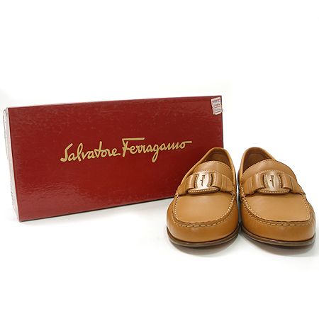 Ferragamo(��󰡸�) ���� �̹���2 - ���̺��� �߰���ǰ