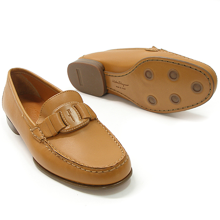 Ferragamo(��󰡸�) ���� �̹���4 - ���̺��� �߰���ǰ