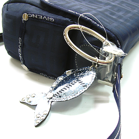 GIVENCHY(�����) ũ�ν��� �̹���4 - ���̺��� �߰���ǰ