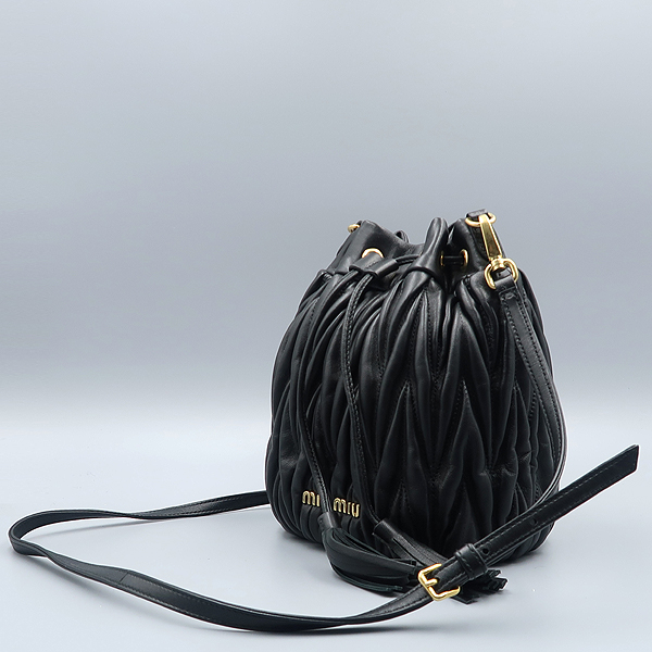 MiuMiu(�̿�̿�) 5BE014 ����Ų ���� ��Ʋ��� ���� �ΰ� �̴� ��Ŷ ũ�ν��� [����������] �̹���3 - ���̺��� �߰���ǰ