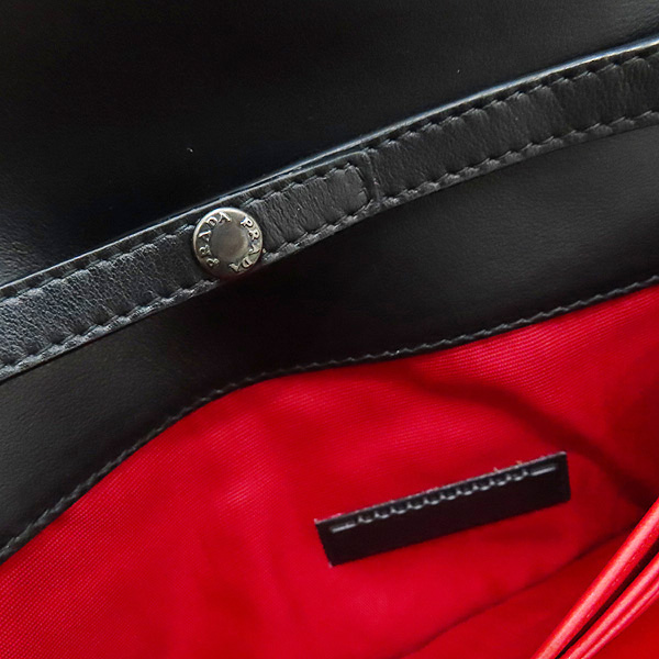 Prada(�����) 1MT290 ���� ���� ��Ī ��� �ﰢ �ΰ�ü�� ������ �� Ŭ��ġ ũ�ν��� [��õ��] �̹���6 - ���̺��� �߰���ǰ